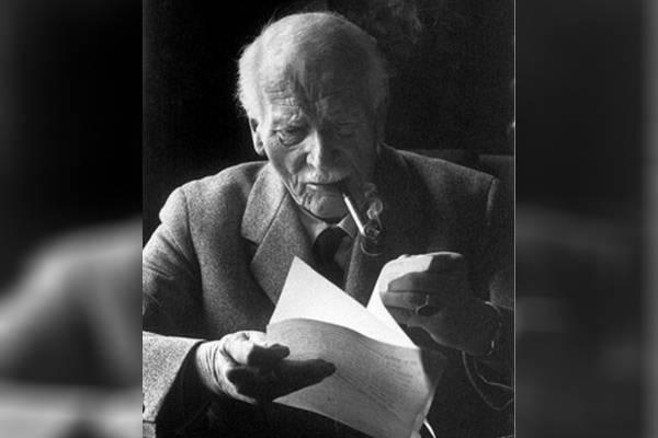 Carl Jung Biography - Swiss Psychiatrist And Psychologist