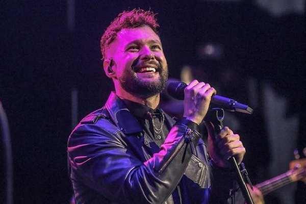 Calum Scott Biography - British Singer-Songwriter