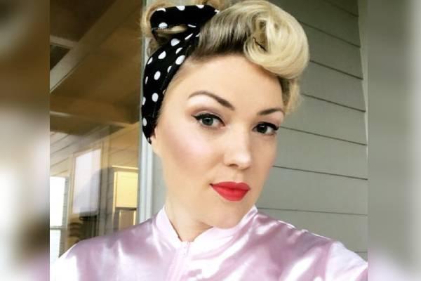 Amanda Noelle Biography - Christian Musician And Worship Leader