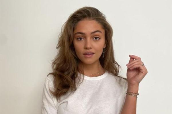 Clara Wilsey Biography - Tall Girl Star