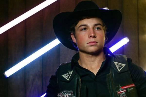 Austin Richardson Biography - Two-Time PBR World Finals Qualifier