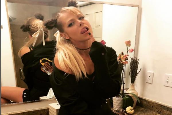 Lily Cowles Biography - Actress And Christine Baranski's Daughter