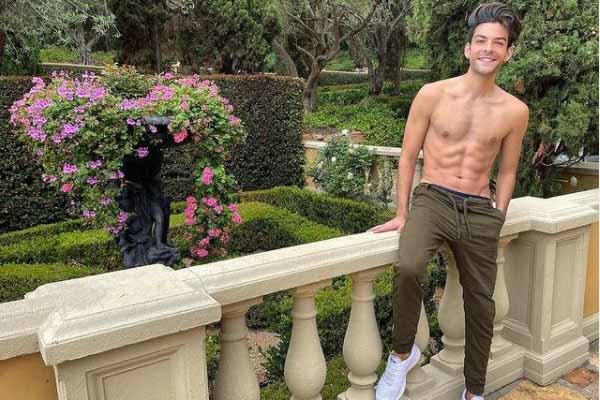 Hale Leon Biography - Net Worth, Career, Family, Parents, Boyfriend