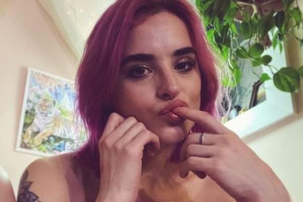 Tiger Darrow Biography - Singer-Songwriter And Peyton Hayslip's Daughter